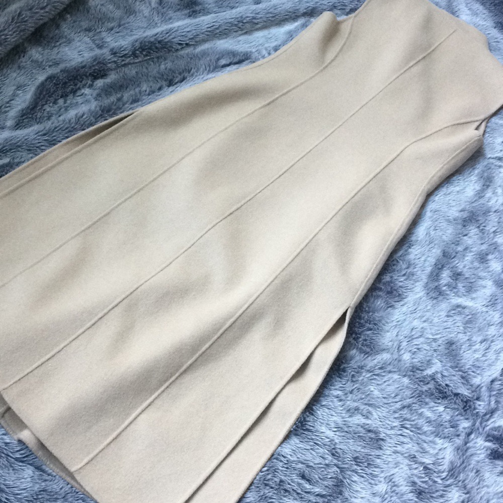 ✨SOLD✨ BCBG London Long Vest - Picture 5 of 7